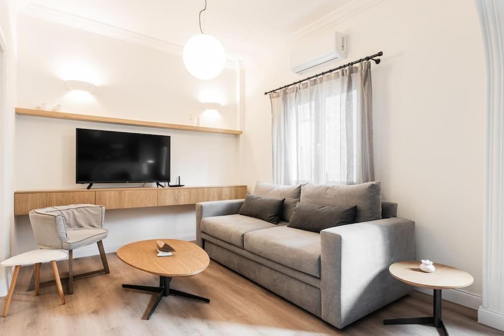 Appartamento Family House Under The Acropolis Atene Esterno foto