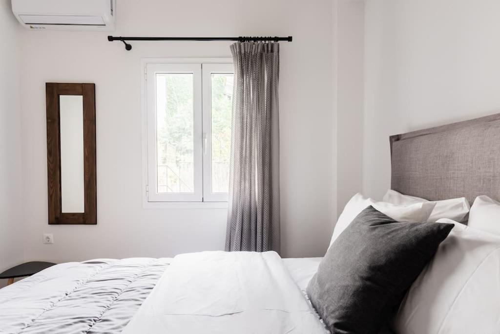 Appartamento Family House Under The Acropolis Atene Esterno foto