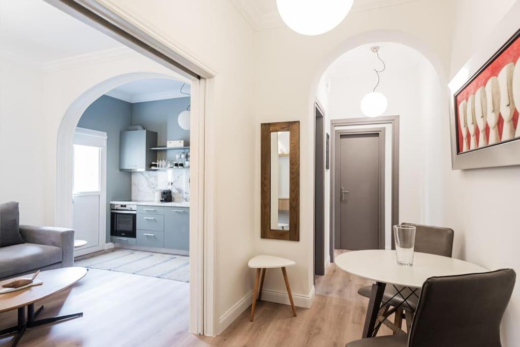 Appartamento Family House Under The Acropolis Atene Esterno foto